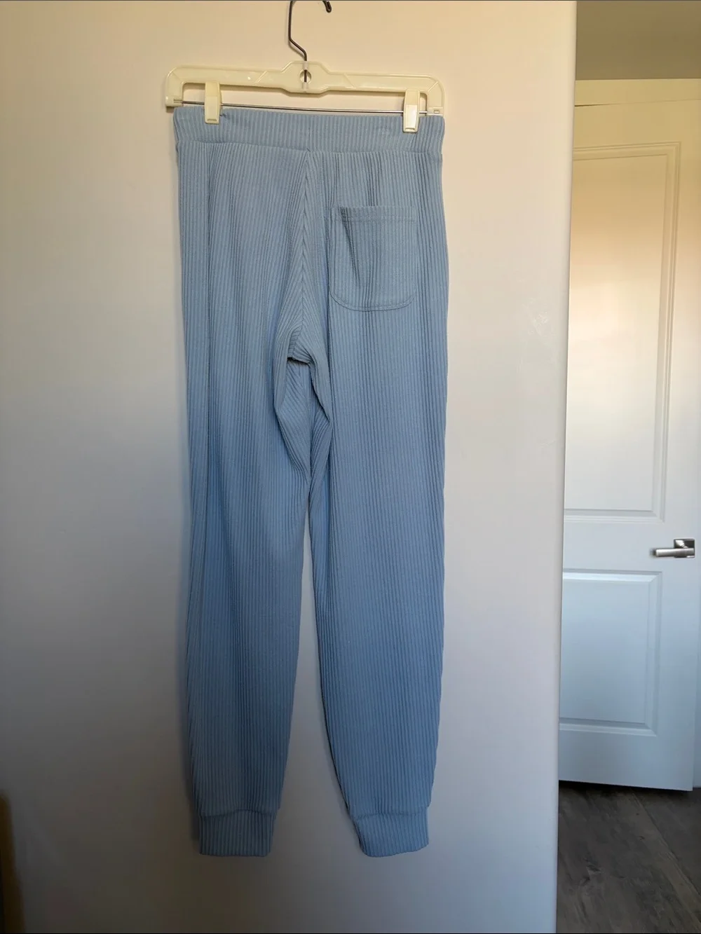 ALO Yoga Muse Sweatpants in light blue size XS